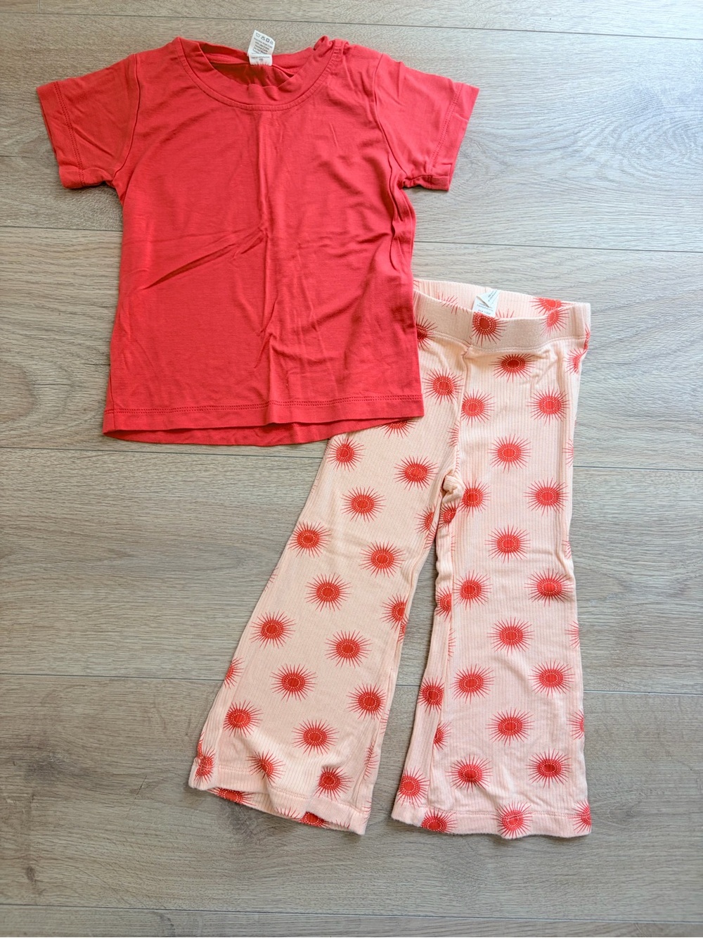 Kate Quinn Coral Suns Set